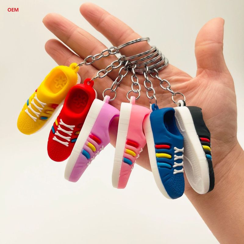 3D μίνι παπούτσια Keychain Χαρακτηριστικό Keychain με μεταλλικό δαχτυλίδι κλειδιού Custom Plasitc Figure Keychain